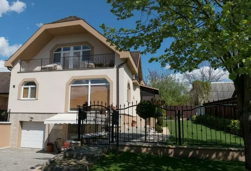 Rita Vár Szálláshely