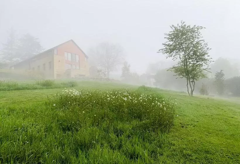 Aamiaismajoitus (B&B) L Impasse De Lincé