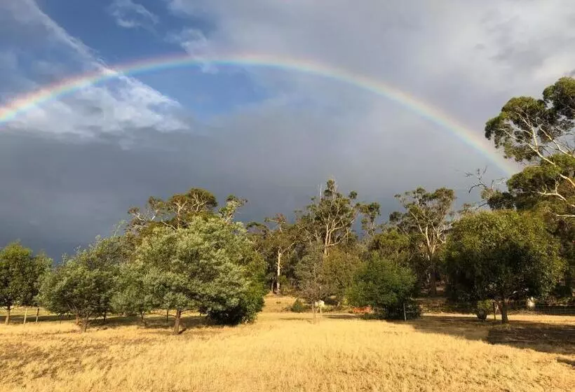 Majatalo Couples Retreat With Mountain View Near Hobart