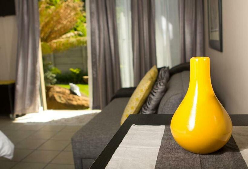 ペンション Sarah S Place Guesthouse