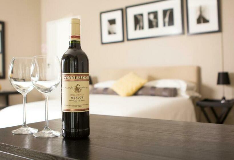 ペンション Sarah S Place Guesthouse