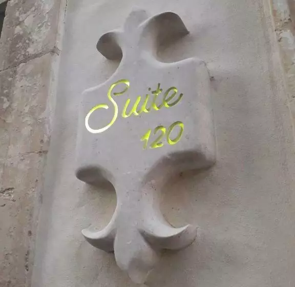 پانسیون Suite 120