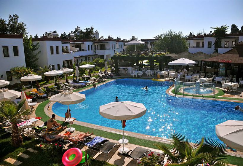 Club Cherry Hotel Family Suites 