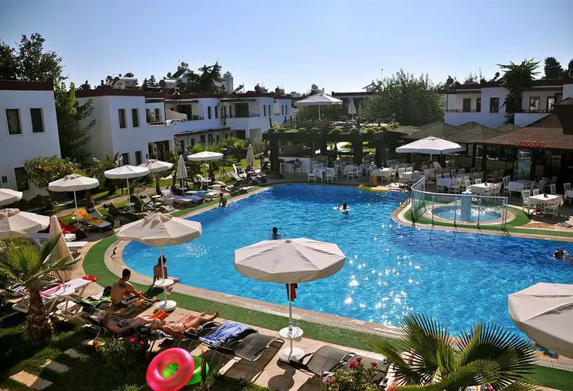 Club Cherry Hotel Family Suites 