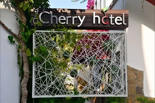 Club Cherry Hotel Family Suites 