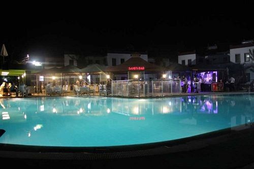 Club Cherry Hotel Family Suites 