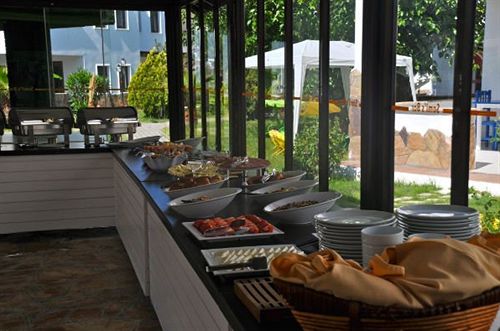 Club Cherry Hotel Family Suites 