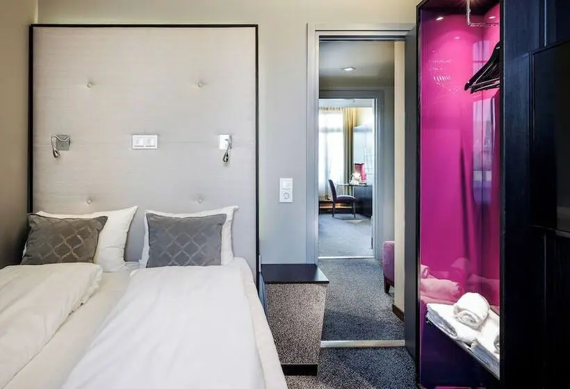 Home Hotel Folketeateret