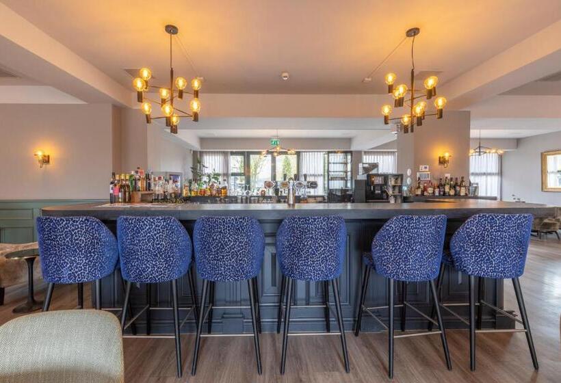 Fletcher Familiehotel De Hunzebergen