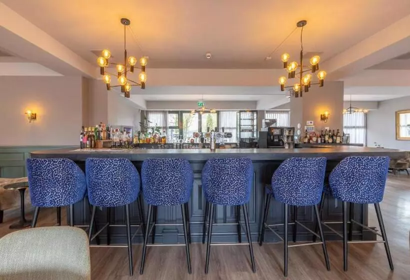 Fletcher Familiehotel De Hunzebergen