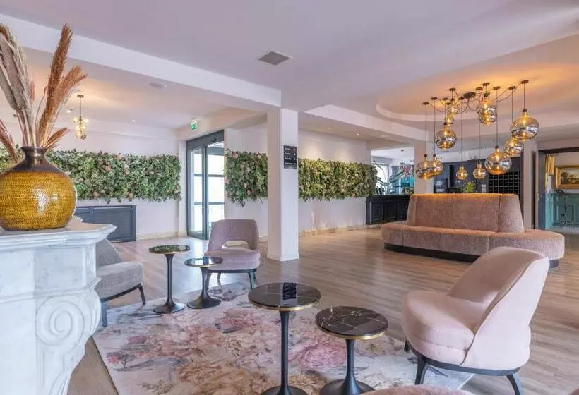 Fletcher Familiehotel De Hunzebergen