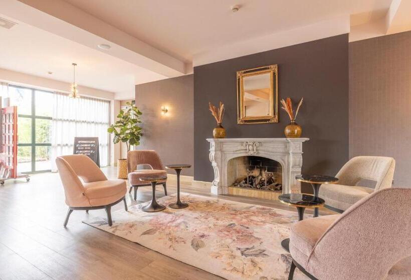 Fletcher Familiehotel De Hunzebergen