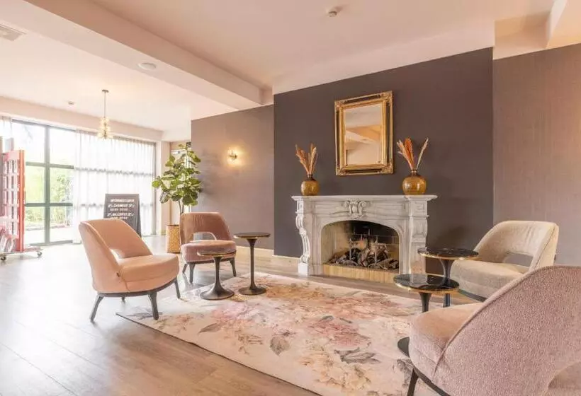 Fletcher Familiehotel De Hunzebergen