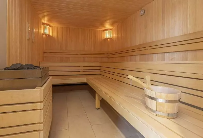 Fletcher Familiehotel De Hunzebergen