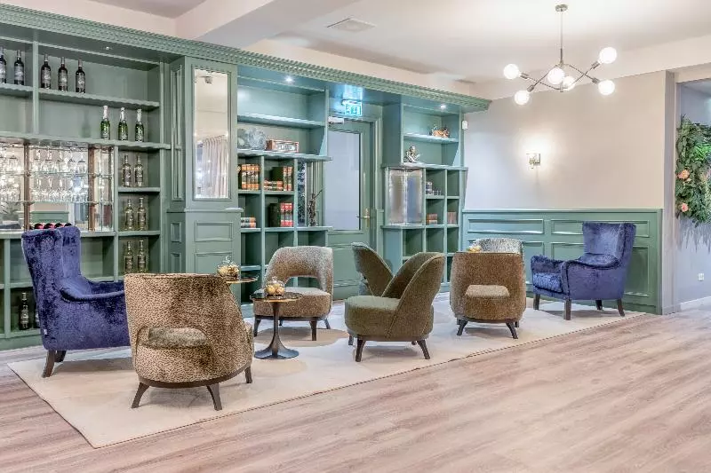 Fletcher Familiehotel De Hunzebergen