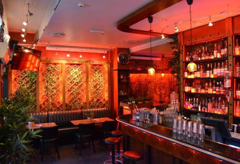 Отель Skansen Hostel