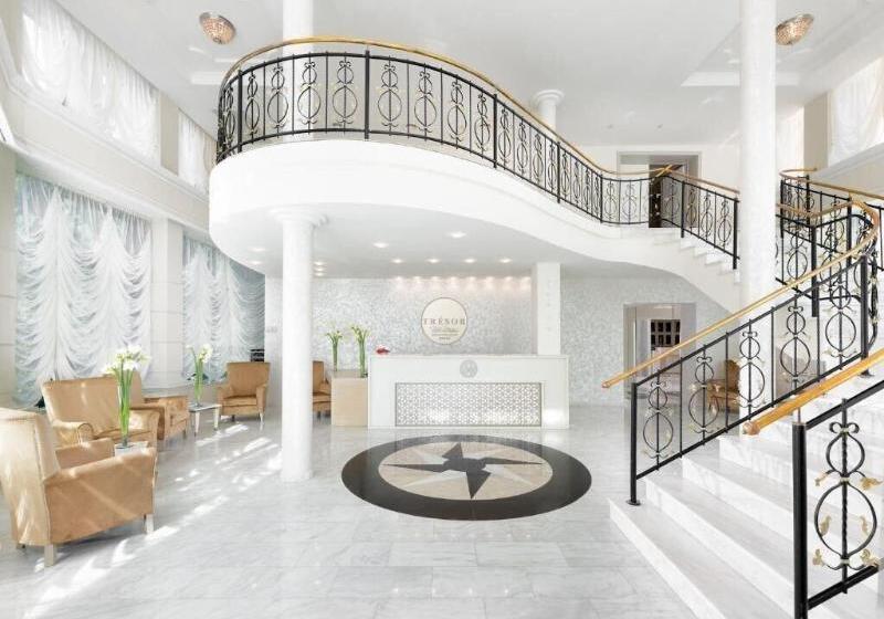 Отель Tresor Le Palais