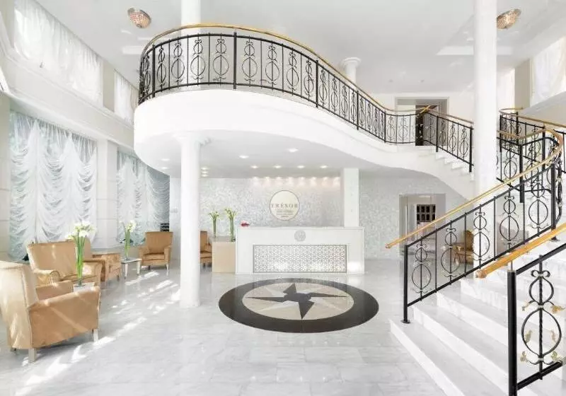 Отель Tresor Le Palais