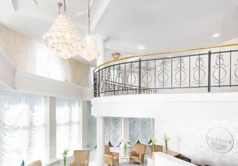 Отель Tresor Le Palais