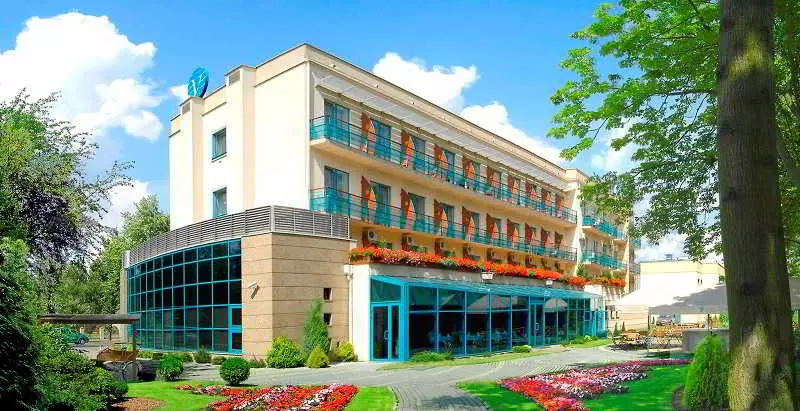 בית מלון כפרי Villa Park Med. & Spa