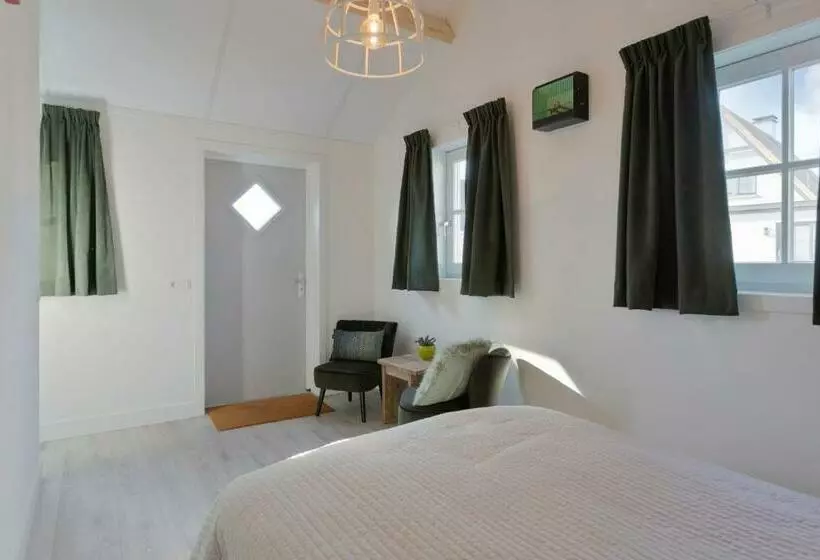 ベッドアンドブレックファースト Bed En Breakfast Donna