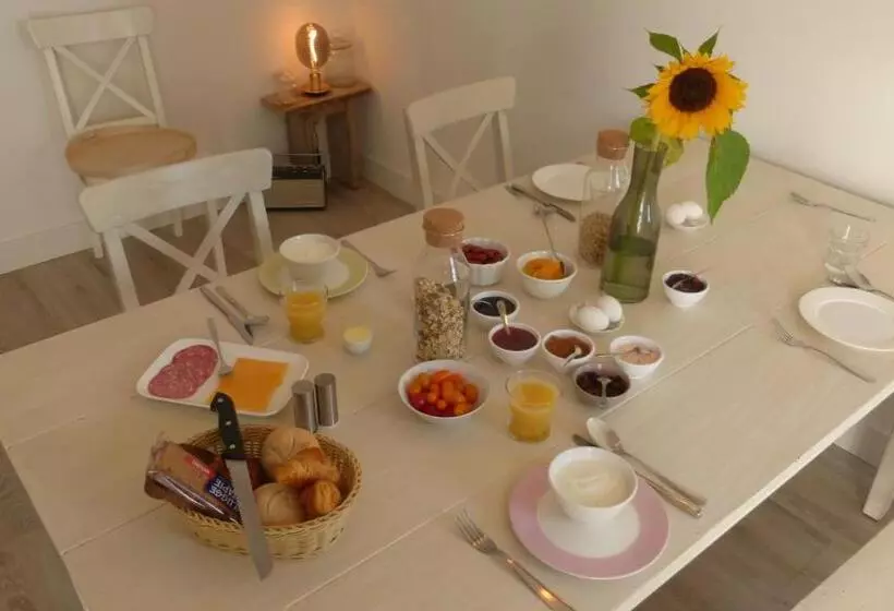 ベッドアンドブレックファースト Bed En Breakfast Donna