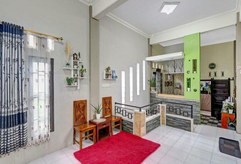 בית מלון כפרי Reddoorz At Jalan Dieng 3