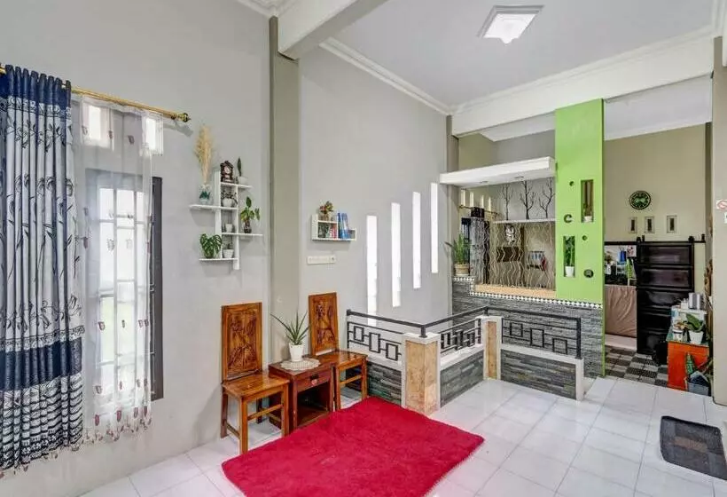 Hotel Reddoorz At Jalan Dieng 3