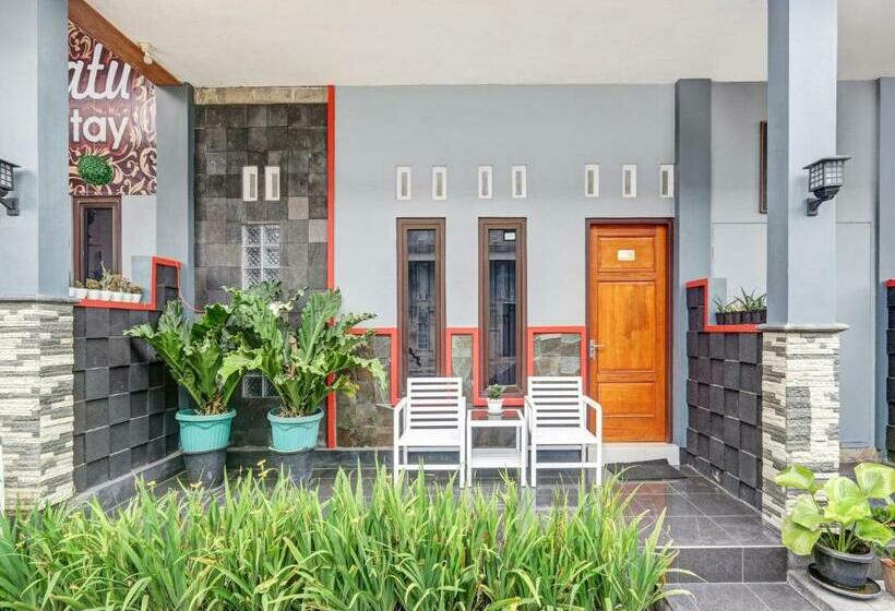 בית מלון כפרי Reddoorz At Jalan Dieng 3