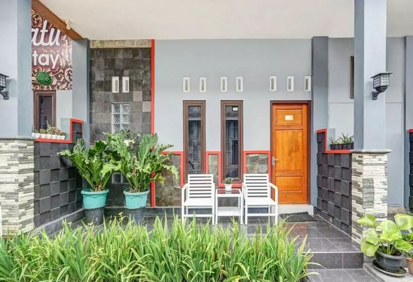 Hotel Reddoorz At Jalan Dieng 3