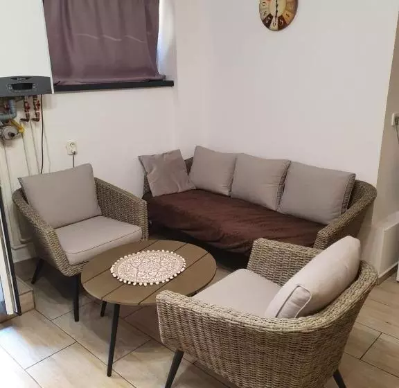 Majatalo Ayana Central House