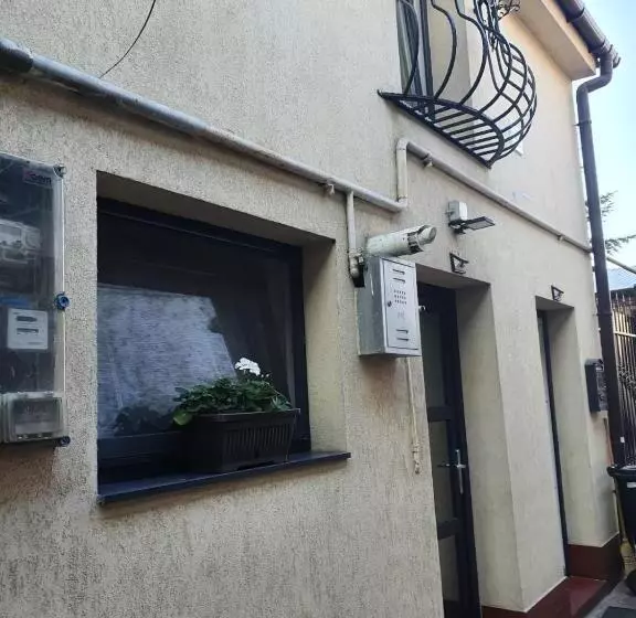 Majatalo Ayana Central House