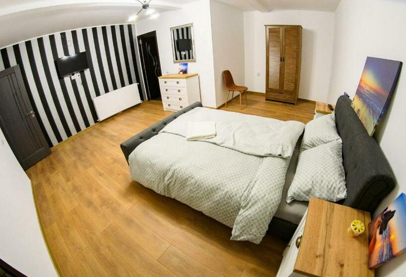 پانسیون Ayana Central House