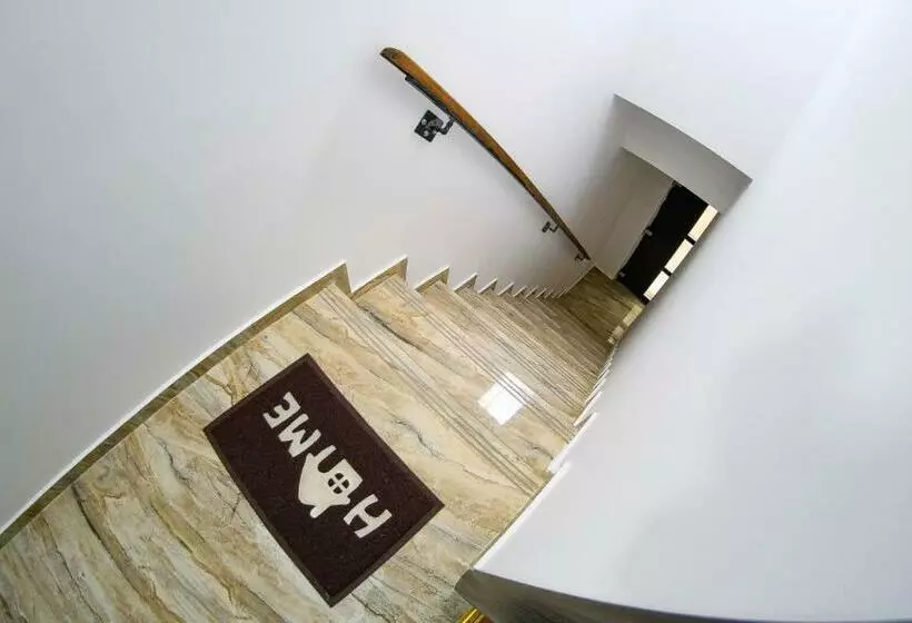 Majatalo Ayana Central House