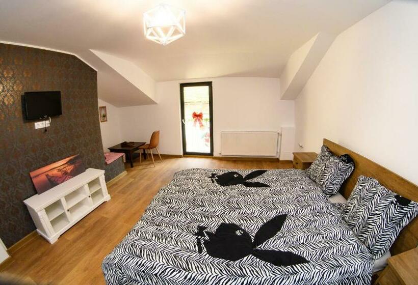 پانسیون Ayana Central House