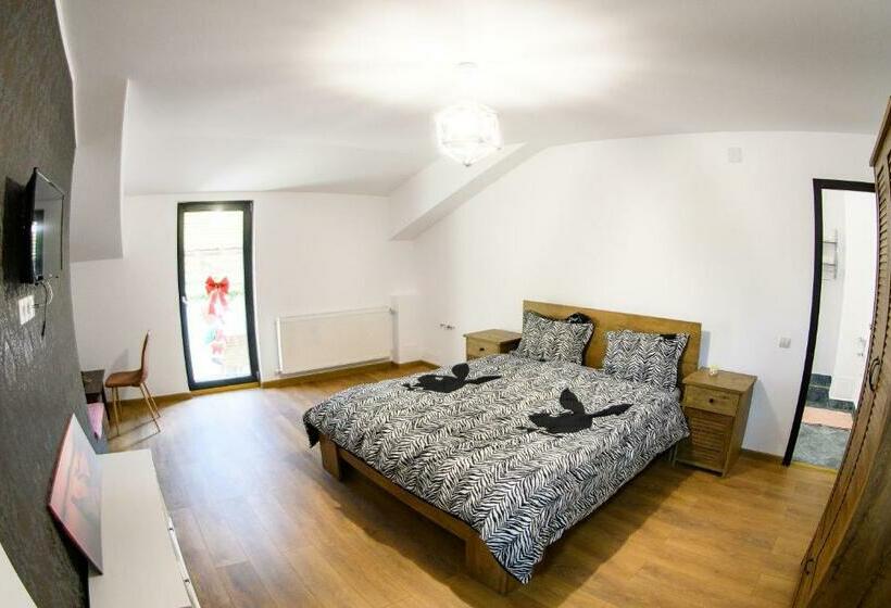 پانسیون Ayana Central House