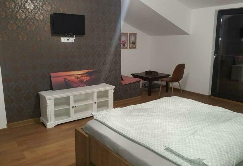 پانسیون Ayana Central House