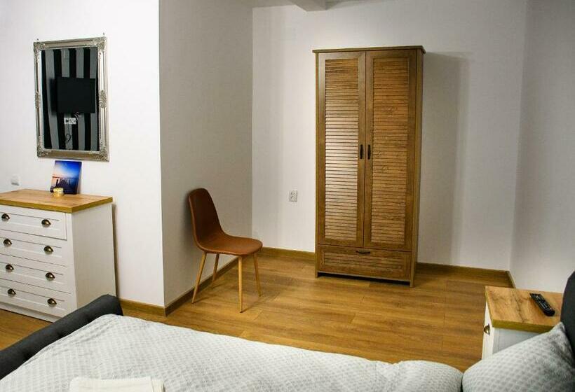 پانسیون Ayana Central House