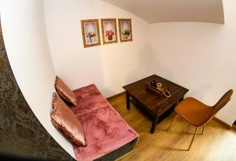 Majatalo Ayana Central House