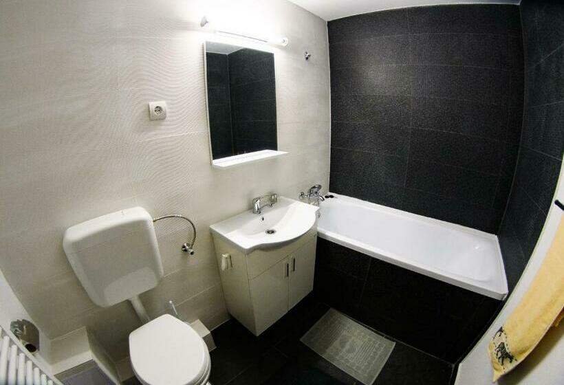 پانسیون Ayana Central House