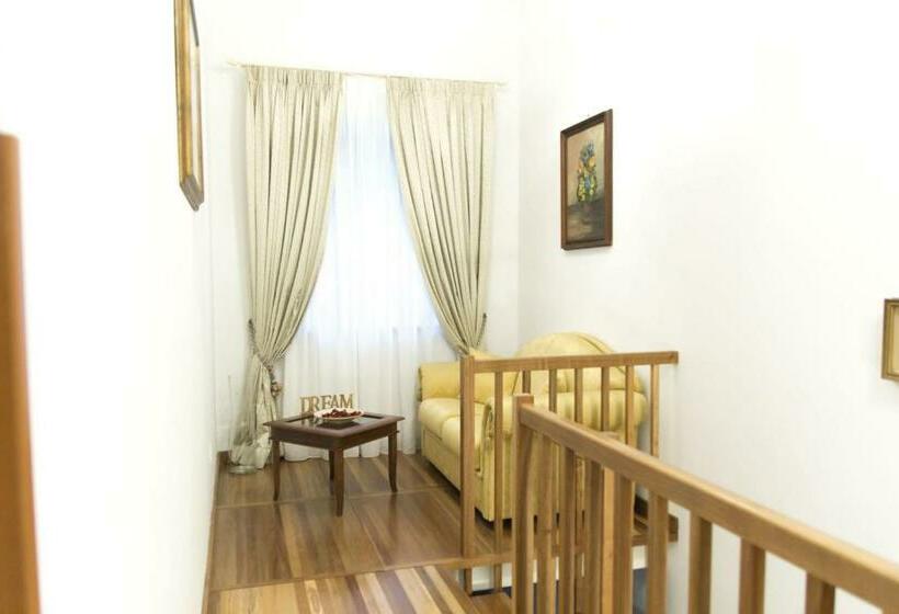 פנסיון Serena Rooms