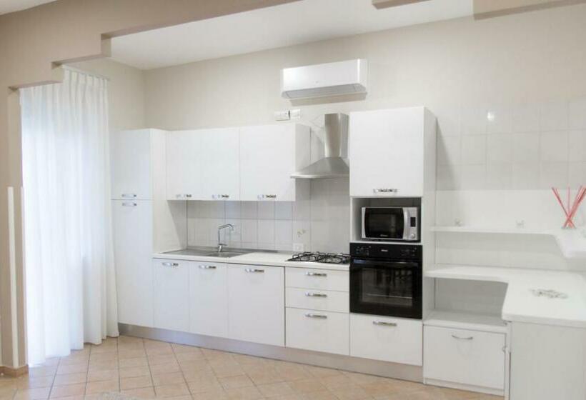 פנסיון Serena Rooms