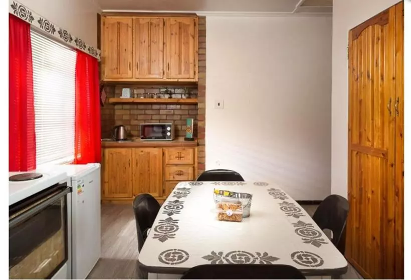 Aamiaismajoitus (B&B) Hillside Guest House