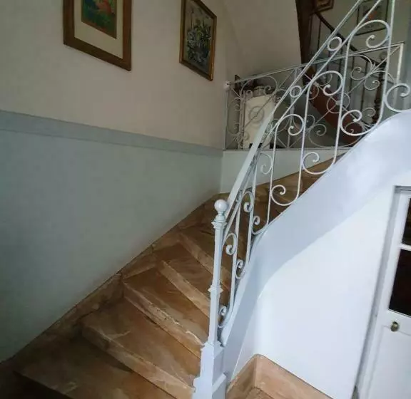 تختخواب و صبحانه Libération Maison D Hotes