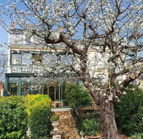 تختخواب و صبحانه Libération Maison D Hotes