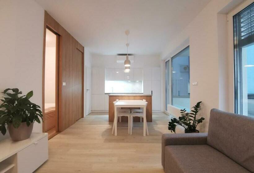 City Castle Apartments Free Parking