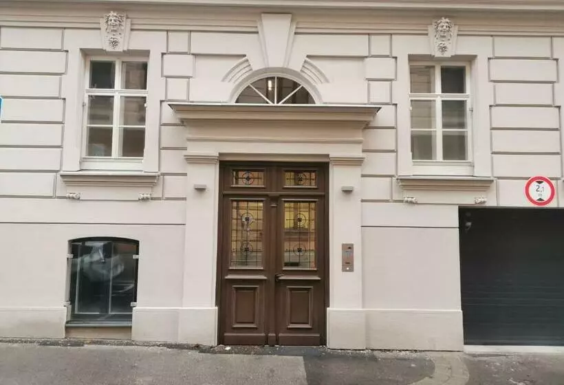 City Castle Apartments Free Parking