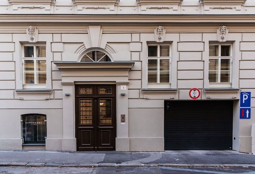 City Castle Apartments Free Parking