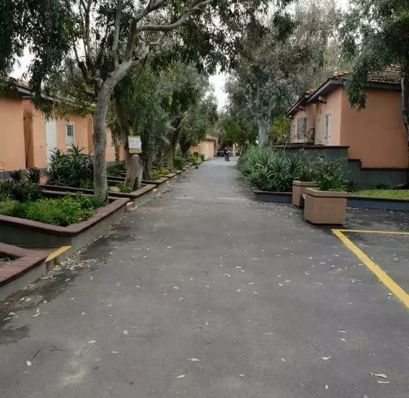 هتل Cucaracha Bungalow