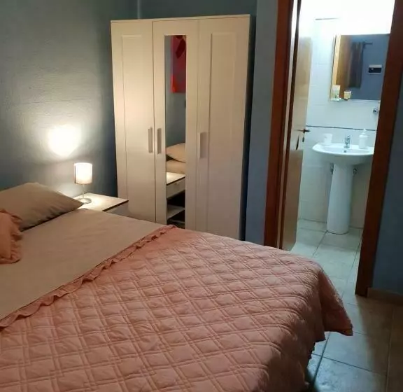 هتل Cucaracha Bungalow